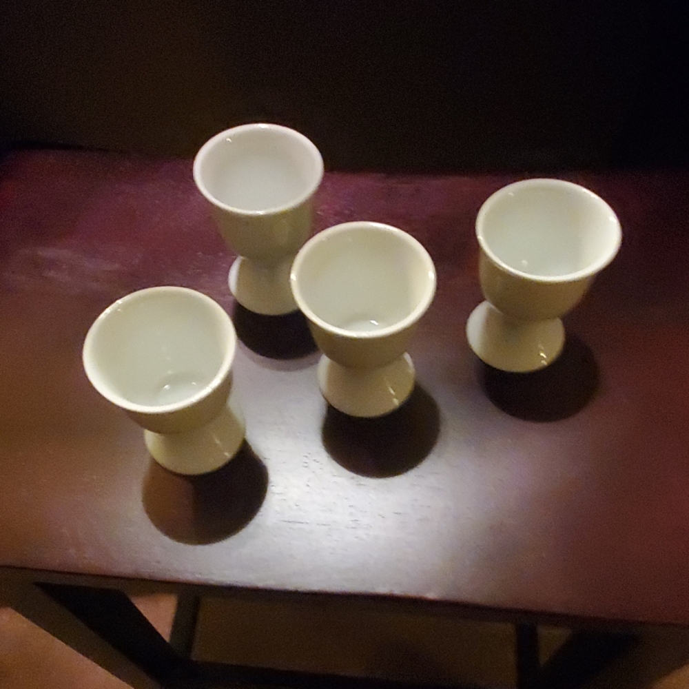 4 egg cups